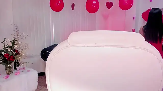 naomii campbell  online show from 14, 2, 2025