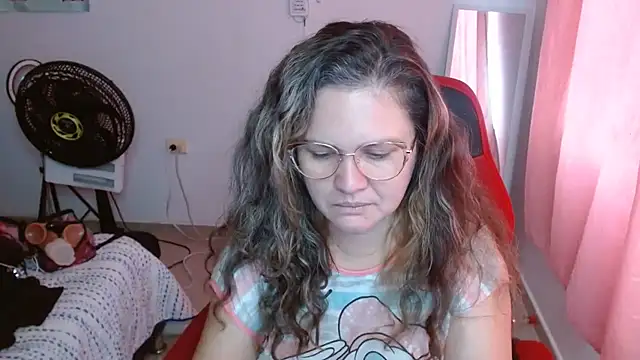 Snapshot of helenca43 chatting on 2, 10, 2025 helenca43 online show from 2, 10, 2025