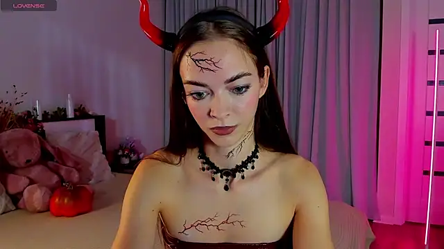 Undertheskin online show from 31, 10, 2025