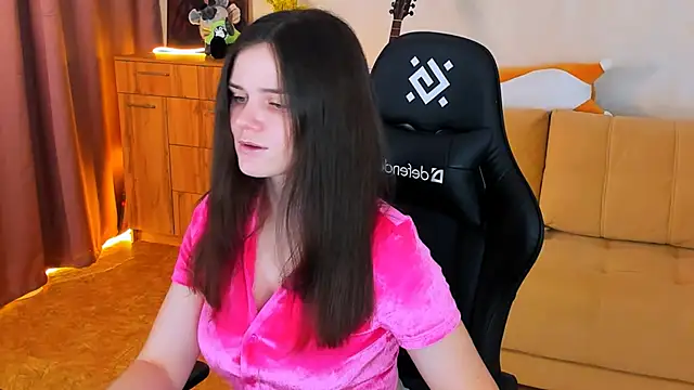 Lora Cain online show from 6, 12, 2024