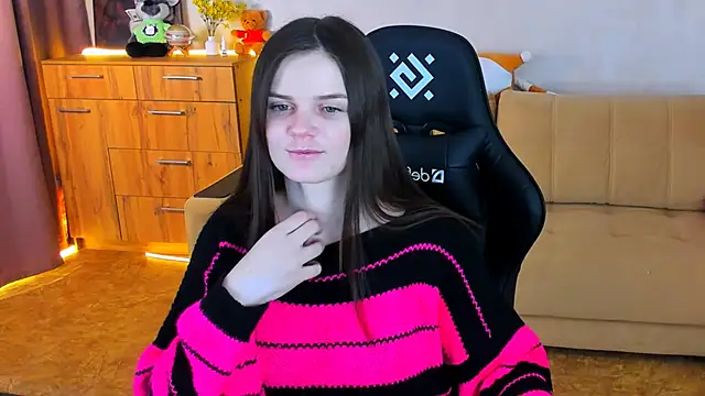 Lora Cain online show from 9, 12, 2024