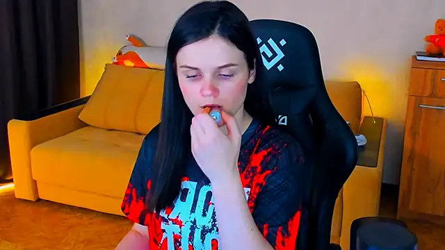 Lora Cain online show from 15, 1, 2025