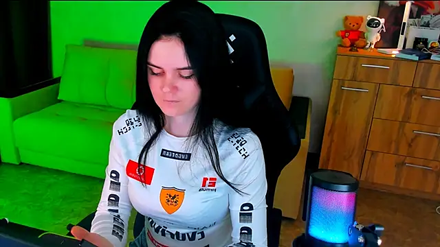 Lora Cain online show from 12, 2, 2025