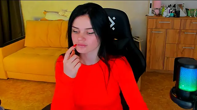 Lora Cain online show from 1, 3, 2025