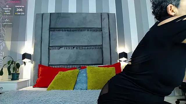 Julianewell online show from 10, 10, 2025