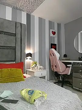 Snapshot of Julianewell chatting on 7, 11, 2025 Julianewell online show from 7, 11, 2025