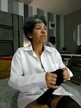 Snapshot of Julianewell chatting on 24, 11, 2025 Julianewell online show from 24, 11, 2025