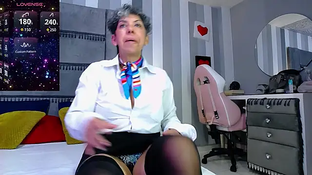 Snapshot of Julianewell chatting on 9, 6, 2026 Julianewell online show from 9, 6, 2026