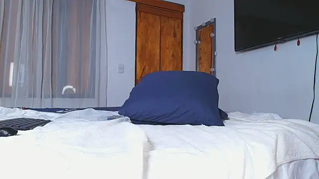 Snapshot of Isa_bonnet chatting on 3, 12, 2025 Isa bonnet online show from 3, 12, 2025