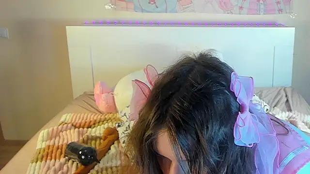 kuraii1  online show from 9, 3, 2025