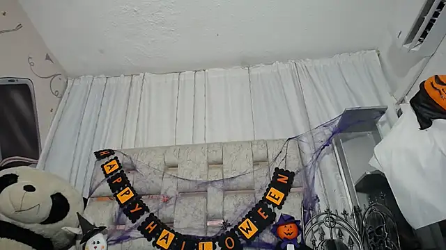 KOURTNEY-- online show from 31, 10, 2025