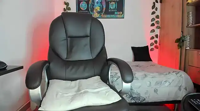 mikee scooth online show from 25, 2, 2025