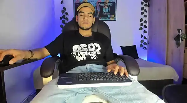 mikee scooth online show from 8, 3, 2025