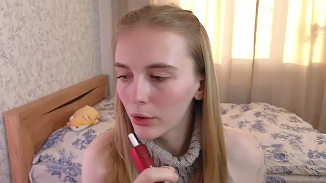 HalieCross online show from 27, 2, 2025