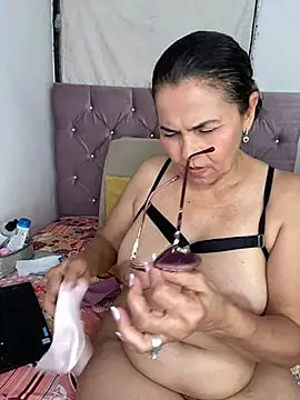 Snapshot of Nadia-melej chatting on 5, 4, 2026 Nadia-melej online show from 5, 4, 2026