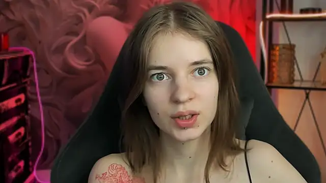 Snapshot of TinaDavil chatting on 4, 2, 2025 TinaDavil online show from 4, 2, 2025