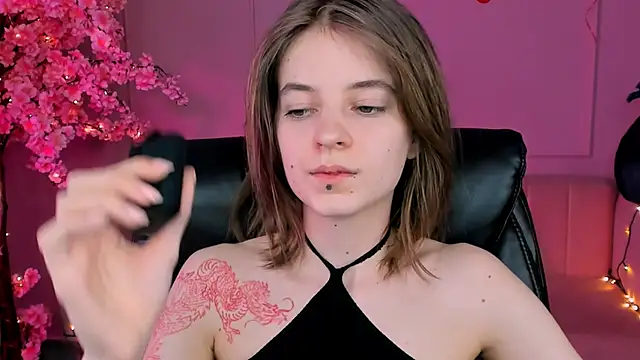 Snapshot of TinaDavil chatting on 19, 2, 2025 TinaDavil online show from 19, 2, 2025