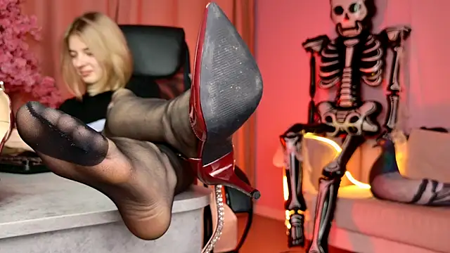 Snapshot of TinaDavil chatting on 21, 10, 2025 TinaDavil online show from 21, 10, 2025