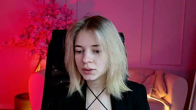 Snapshot of TinaDavil chatting on 2, 12, 2025 TinaDavil online show from 2, 12, 2025