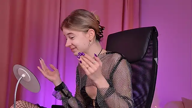 Snapshot of TinaDavil chatting on 20, 12, 2025 TinaDavil online show from 20, 12, 2025