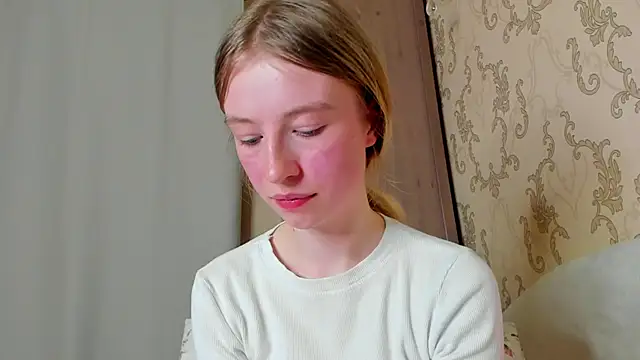 minidivaa  online show from 7, 1, 2025