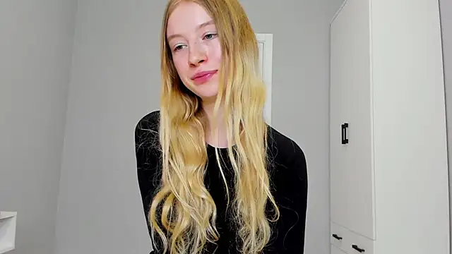 minidivaa  online show from 22, 1, 2025