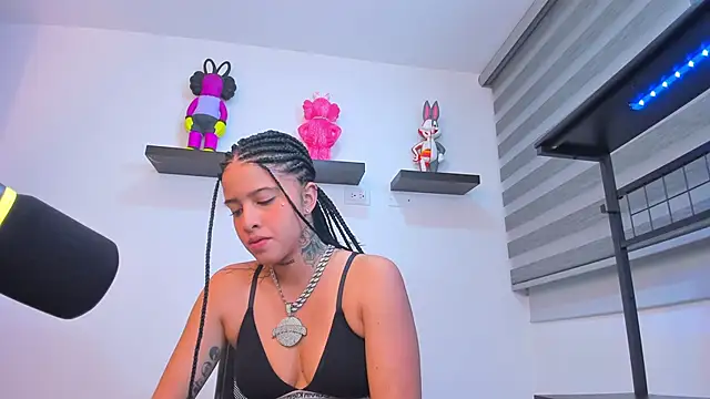 Gangster Girl online show from 17, 9, 2025