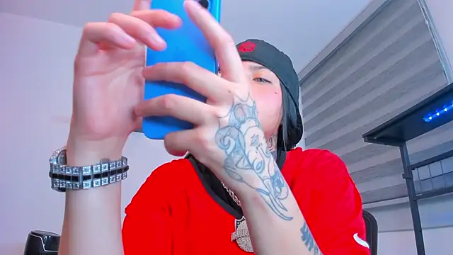 Gangster Girl online show from 12, 11, 2025