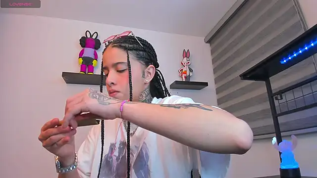 Gangster Girl online show from 13, 1, 2026