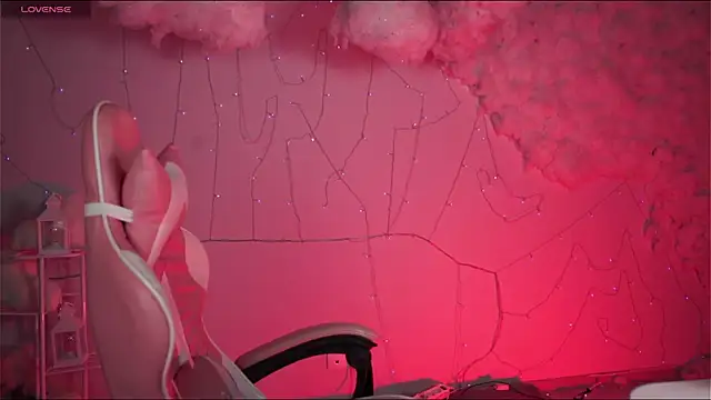 Lana  May online show from 21, 3, 2025