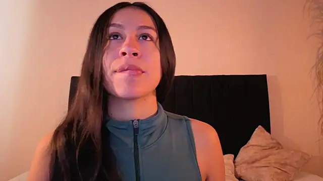 EmiGomez  online show from 8, 11, 2025