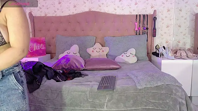 AvrillThomas online show from 24, 1, 2025