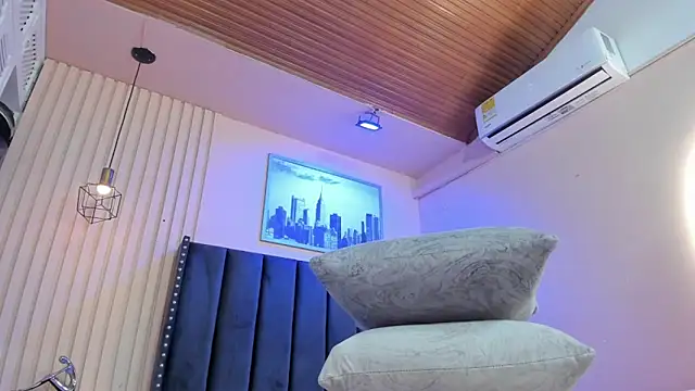 Snapshot of viiolett_lee chatting on 18, 2, 2026 viiolett lee online show from 18, 2, 2026