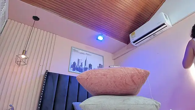 Snapshot of viiolett_lee chatting on 19, 2, 2026 viiolett lee online show from 19, 2, 2026