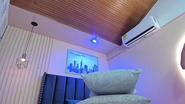 Snapshot of viiolett_lee chatting on 21, 2, 2026 viiolett lee online show from 21, 2, 2026