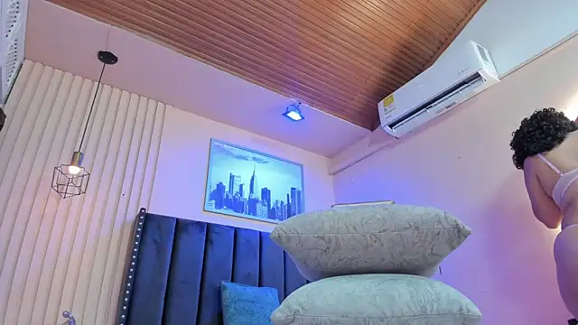 Snapshot of viiolett_lee chatting on 27, 2, 2026 viiolett lee online show from 27, 2, 2026