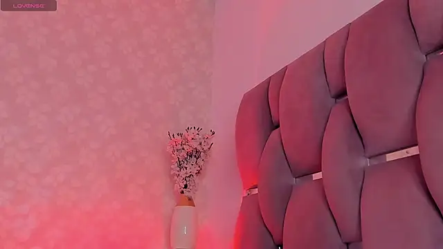 Snapshot of vayoleen chatting on 4, 10, 2025 vayoleen online show from 4, 10, 2025
