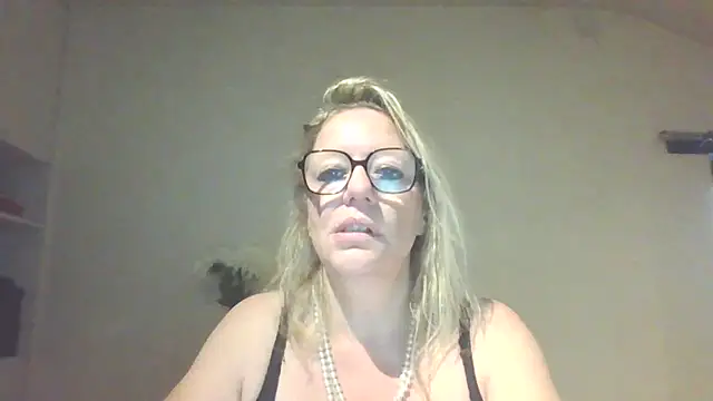 Snapshot of Silkesquirt chatting on 17, 9, 2025 Silkesquirt online show from 17, 9, 2025