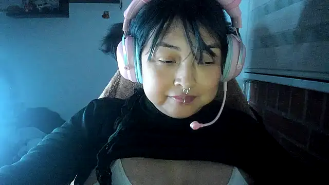 Snapshot of Shaddycute_ chatting on 21, 4, 2026 Shaddycute online show from 21, 4, 2026