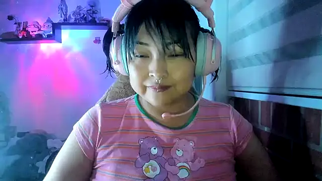 Snapshot of Shaddycute_ chatting on 22, 4, 2026 Shaddycute online show from 22, 4, 2026