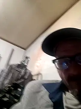 Snapshot of gettinit2wice chatting on 2, 1, 2025 gettinit2wice online show from 2, 1, 2025