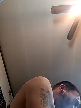 Snapshot of gettinit2wice chatting on 4, 1, 2025 gettinit2wice online show from 4, 1, 2025