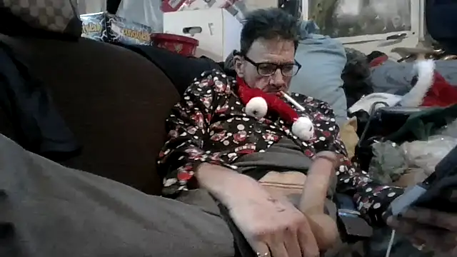 Snapshot of gettinit2wice chatting on 28, 11, 2025 gettinit2wice online show from 28, 11, 2025