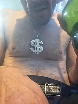 Snapshot of gettinit2wice chatting on 2, 12, 2025 gettinit2wice online show from 2, 12, 2025