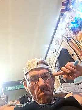 Snapshot of gettinit2wice chatting on 19, 12, 2025 gettinit2wice online show from 19, 12, 2025