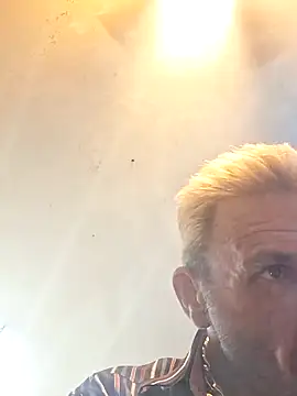 Snapshot of gettinit2wice chatting on 21, 12, 2025 gettinit2wice online show from 21, 12, 2025