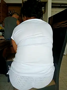 Snapshot of LEIRIS_Y_FRED_01 chatting on 9, 10, 2025 LEIRIS Y FRED 01 online show from 9, 10, 2025