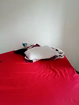 Snapshot of LEIRIS_Y_FRED_01 chatting on 19, 10, 2025 LEIRIS Y FRED 01 online show from 19, 10, 2025