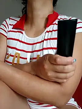 Snapshot of LEIRIS_Y_FRED_01 chatting on 6, 11, 2025 LEIRIS Y FRED 01 online show from 6, 11, 2025