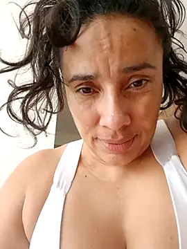 Snapshot of LEIRIS_Y_FRED_01 chatting on 18, 11, 2025 LEIRIS Y FRED 01 online show from 18, 11, 2025